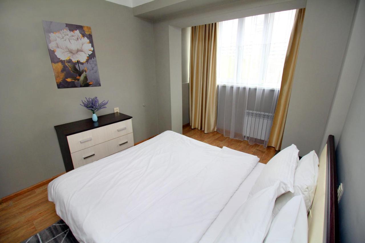 Spacious Central Apartment Alma-Ata Exteriör bild