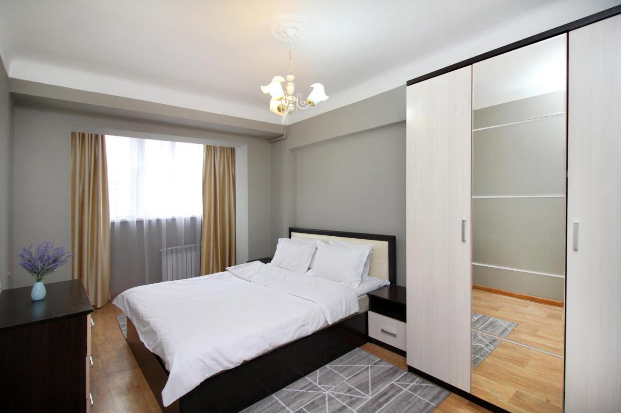 Spacious Central Apartment Alma-Ata Exteriör bild